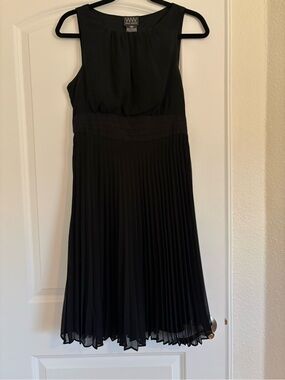 WW Black Sleeveless Pleated Midi Dress